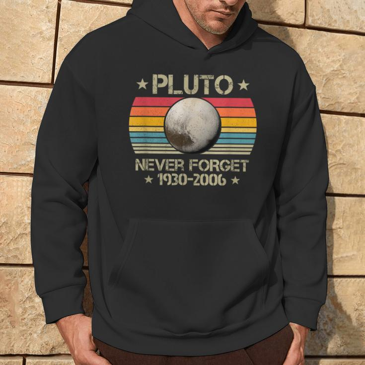 Retrointage Never Forget Pluto 1930 2006 Space Science Kapuzenpullover Lebensstil