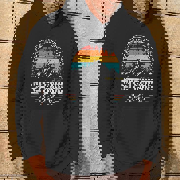 Magnifique GIF Pour Un 58ème Anniversaire Avec Un Gâteau Et Des Baies - Télécharger Sur