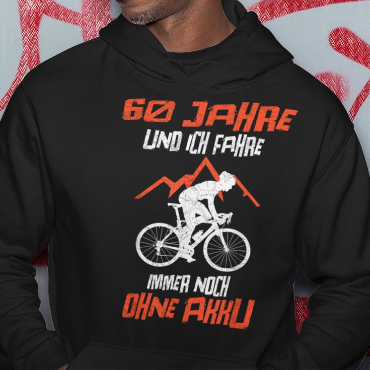 60 Jahre Und Ich Fahre Immer Noch Ohne Akku Bicycle Kapuzenpullover Lustige Geschenke