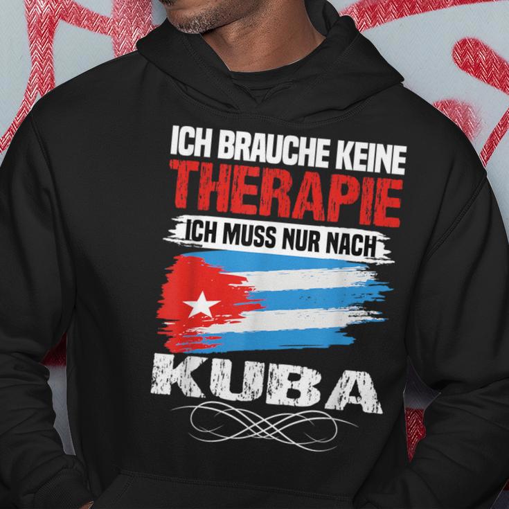 Brauche Keine Therapie Ich Muss Nur Nach Kuba Kapuzenpullover Lustige Geschenke