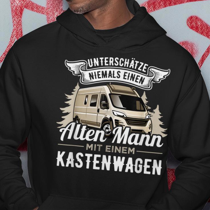 With Camper Underschatz Niemals Eine Alte Mann Mit Boxan Kapuzenpullover Lustige Geschenke