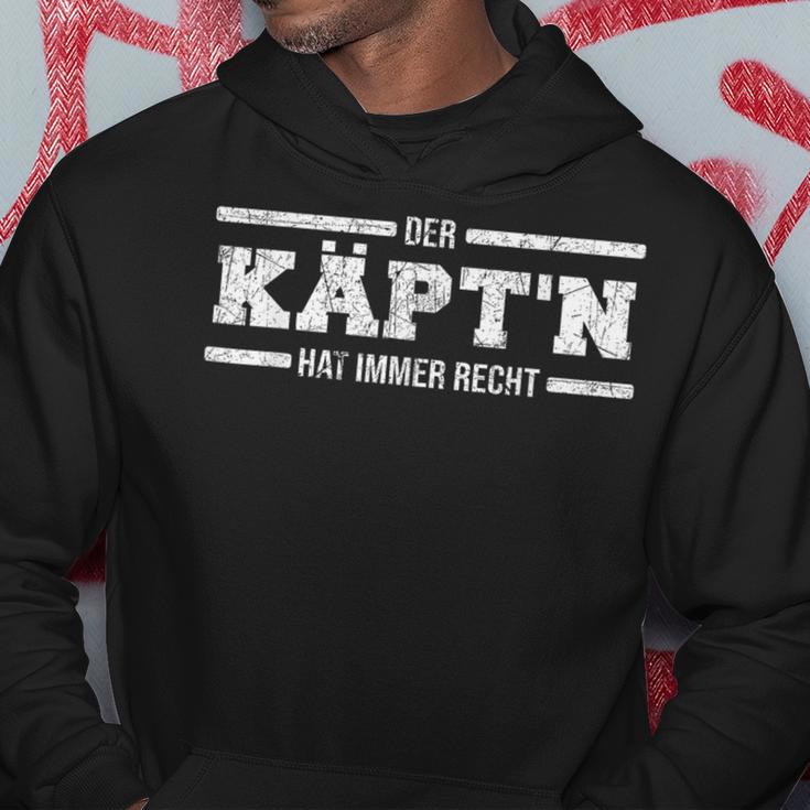 With Capt'n Der Kapitän Hat Immer Right Kapuzenpullover Lustige Geschenke