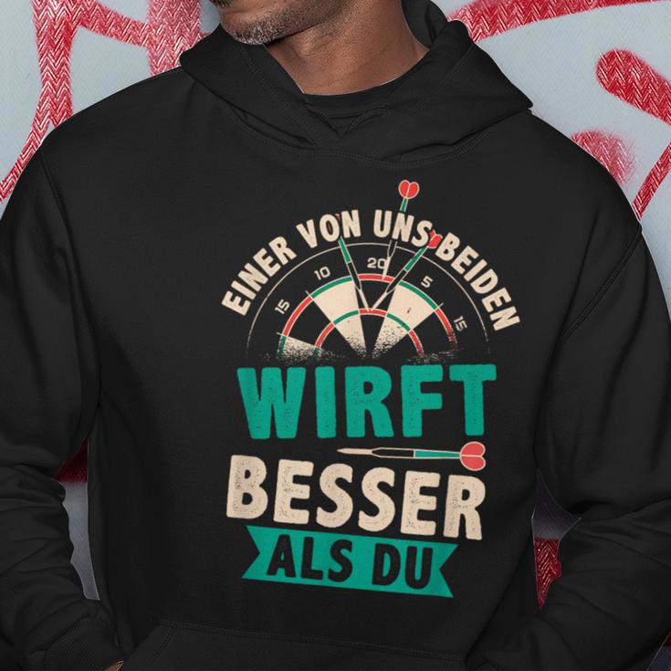 Dart Eineron Uns Beiden Wirft Besser Als Du German Kapuzenpullover Lustige Geschenke