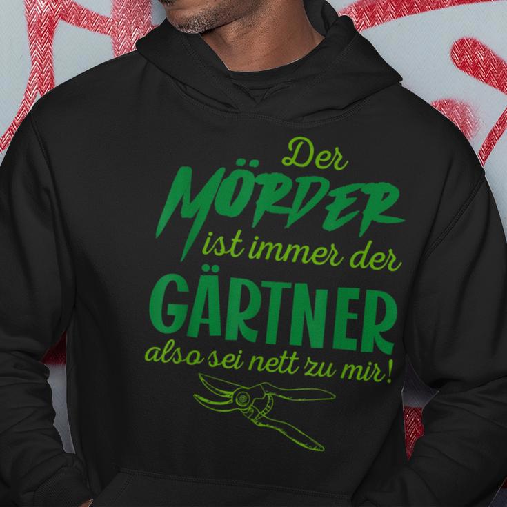 Der Killer Ist Immer Der Gärtner So Sei Nett Lustig Garten Kapuzenpullover Lustige Geschenke