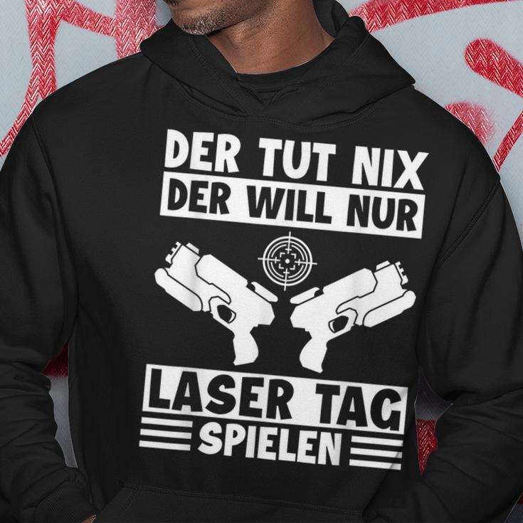 Der Tut Nix Der Will Nur Lasertag Spielen Player Laser Tag Kapuzenpullover Lustige Geschenke