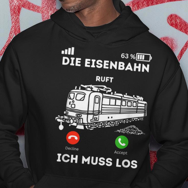 Die Eisenbahn Ruft Ich Muss Los Lokführer Kapuzenpullover Lustige Geschenke