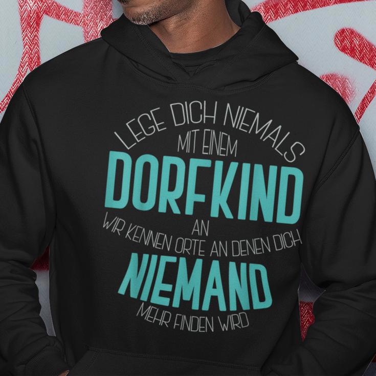 Dorfkind Lege Dich Niemals Mit Einem Dorfkind An Kapuzenpullover Lustige Geschenke