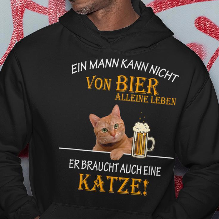 Ein Mann Kann Nichton Bier Allein Leben Katzten Kapuzenpullover Lustige Geschenke