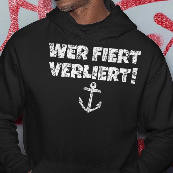 Who Fiert LosesIntage Boat & Sail Kapuzenpullover Lustige Geschenke