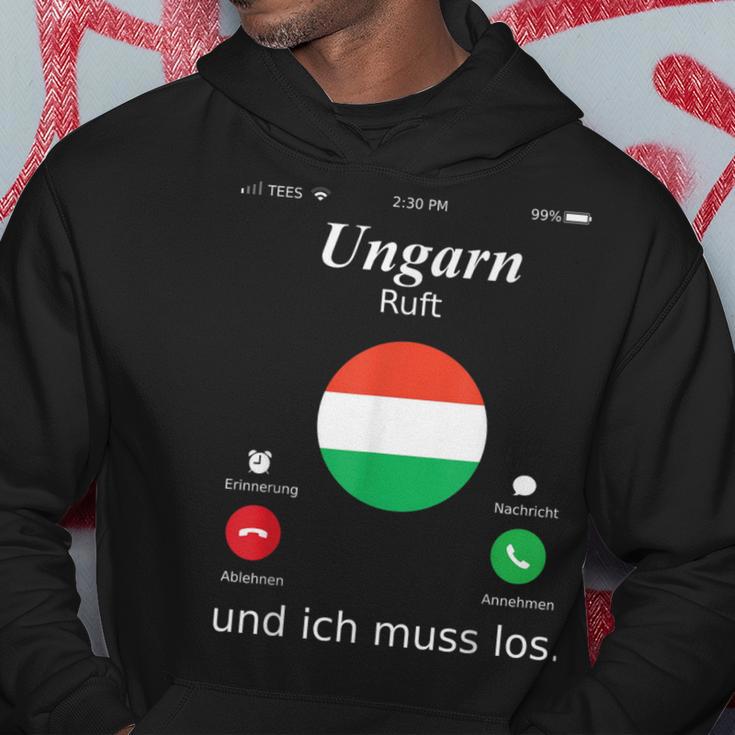 With Hungary Ruft Und Ich Muss Los Hungary Flag Kapuzenpullover Lustige Geschenke