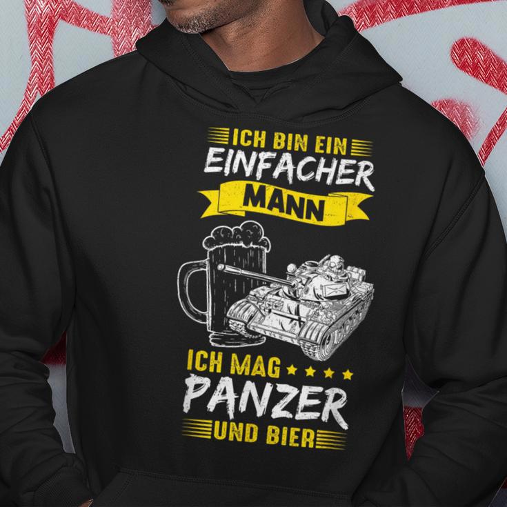 Ich Bin Ein Einfacher Mann Ich Mag Panzer Und Bier Kapuzenpullover Lustige Geschenke