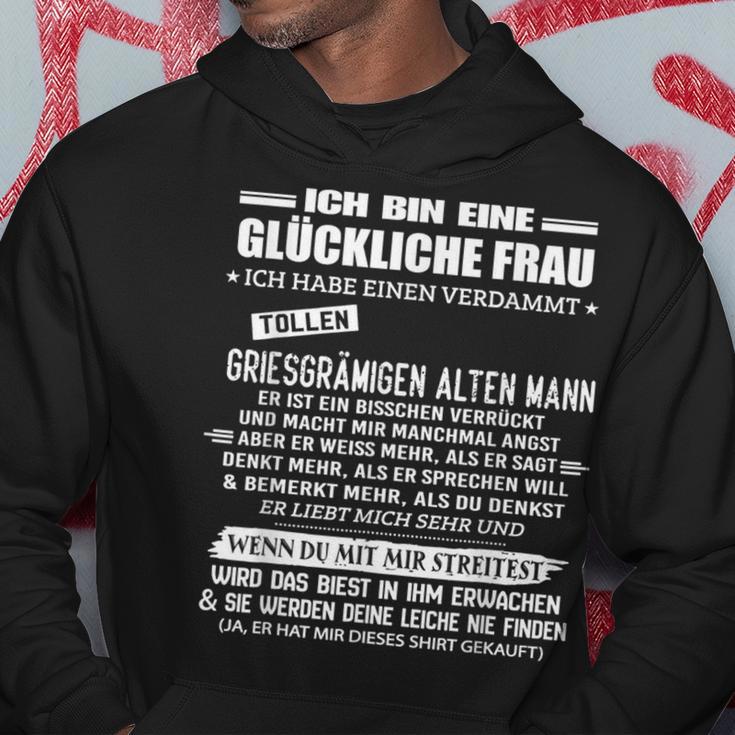 Ich Bin Eine Glückliche Frau Ich Habe Einen Kapuzenpullover Lustige Geschenke