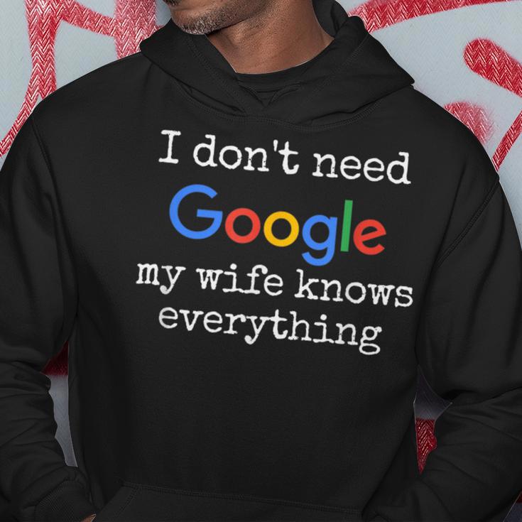 Ich Brauche Google Nicht Meine Frau Weiß Alles Kapuzenpullover Lustige Geschenke