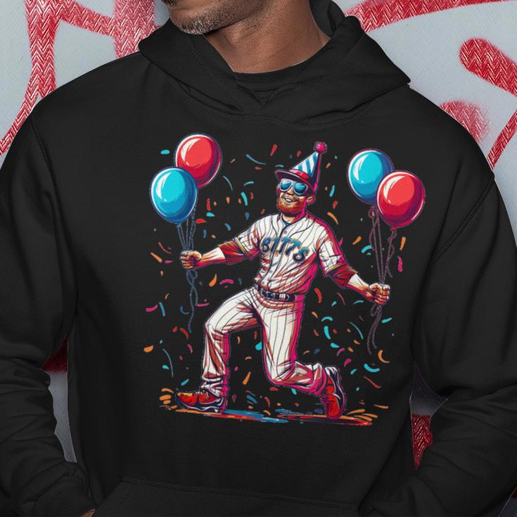 Lustiger Baseballspieler Mit Geburtstagsballons Und Hut Kostüm Kapuzenpullover Lustige Geschenke