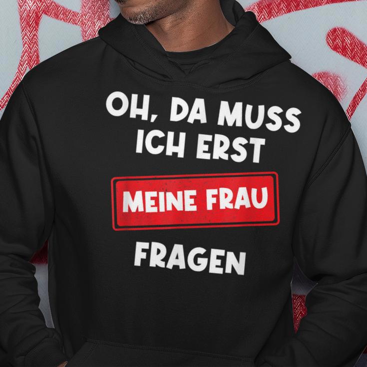 Lustiger Spruch Oh Da Muss Ich Erst Meine Frau Questions Kapuzenpullover Lustige Geschenke