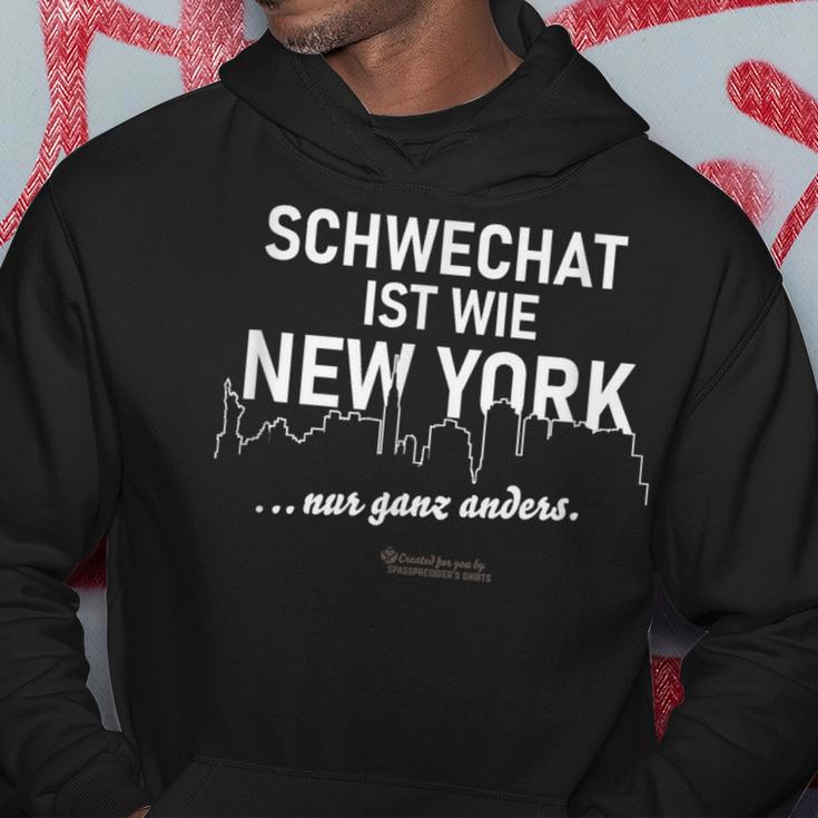 Schwarzat Ist Wie New York Nur Ganz Anders Schwarzat Ist Wie New Y Kapuzenpullover Lustige Geschenke