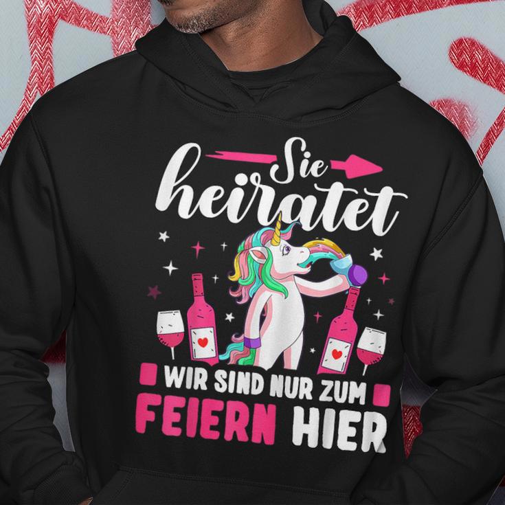 Sie Heiratet Wir Sind Nur Zum Feiern Hier Team Kapuzenpullover Lustige Geschenke