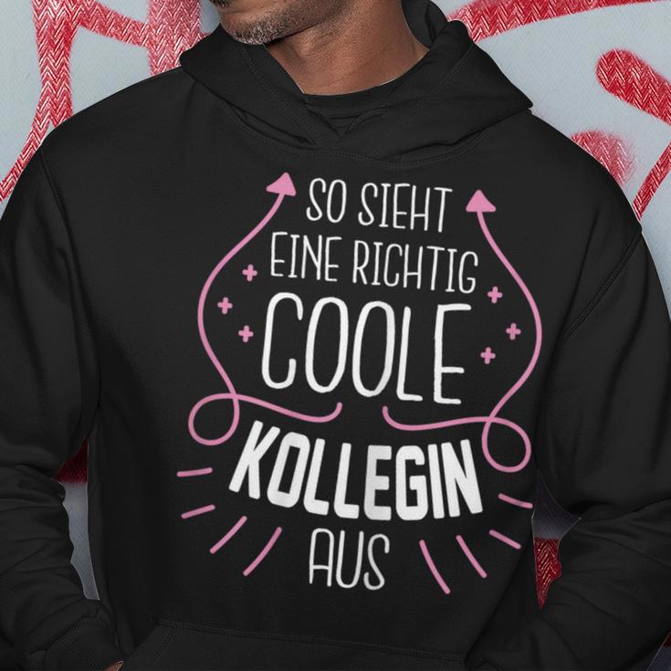 So Sieht Eine Richtig Coole Kollegin Aus Kapuzenpullover Lustige Geschenke