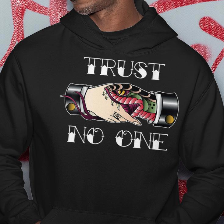 Trust No Oneintage Snake Handshake Kapuzenpullover Lustige Geschenke