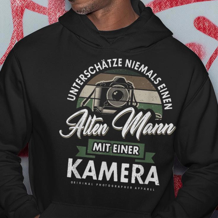 Underschätze Niemal Einen Alten Mann Mit Kamera Photographer Kapuzenpullover Lustige Geschenke