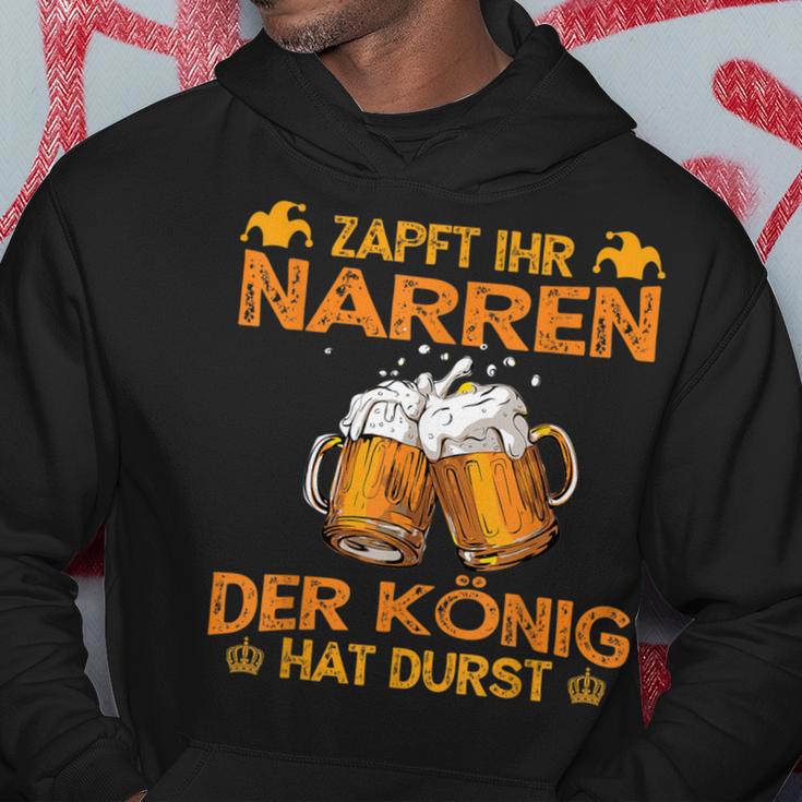 Zapft Ihr Narren Der Konig Hat Durst Lustig Drinker Kapuzenpullover Lustige Geschenke