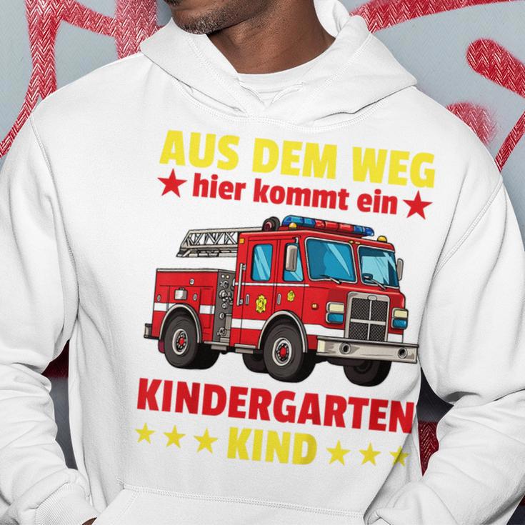 Aus Dem Weg Hier Kommt Ein Kindergartenkind Feuerwehr German Kapuzenpullover Lustige Geschenke