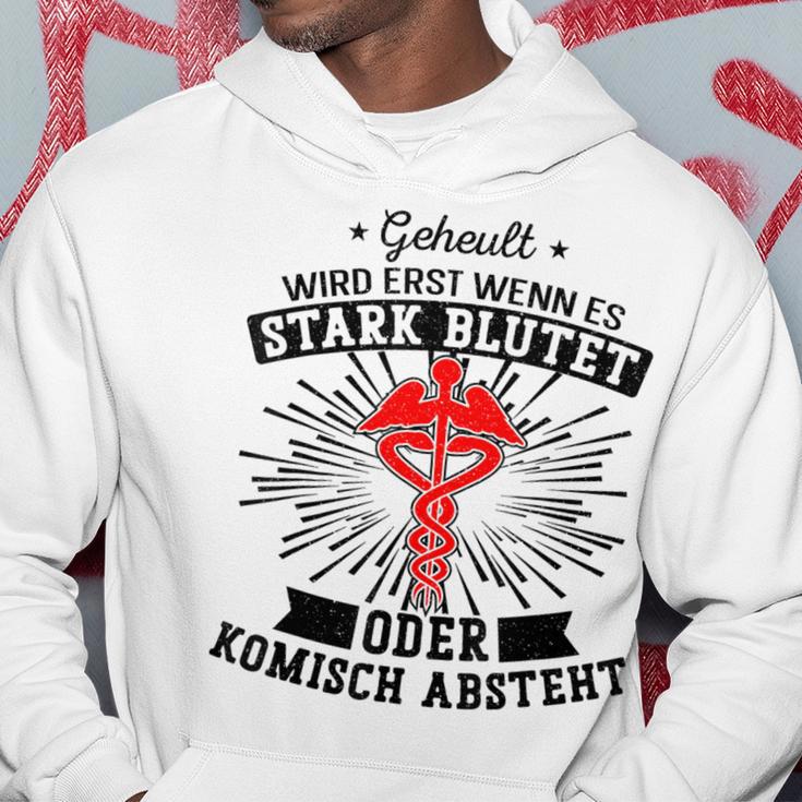 Geheult Wird Erst Wenn Es Stark Blutet Oder Komisch Abstand Ge Kapuzenpullover Lustige Geschenke