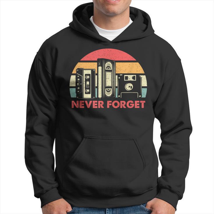 Never Forget Cool Retro Floppy Diskhs And Cassette Tapes Kapuzenpullover