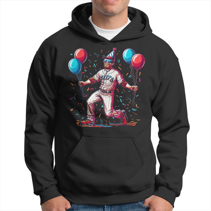 Lustiger Baseballspieler Mit Geburtstagsballons Und Hut Kostüm Kapuzenpullover