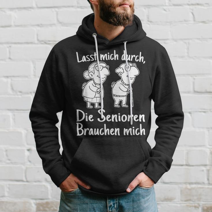 Altenpfleger I Lasst Mich Durch Die Senioren Brauchen Mich Kapuzenpullover Geschenke für Ihn