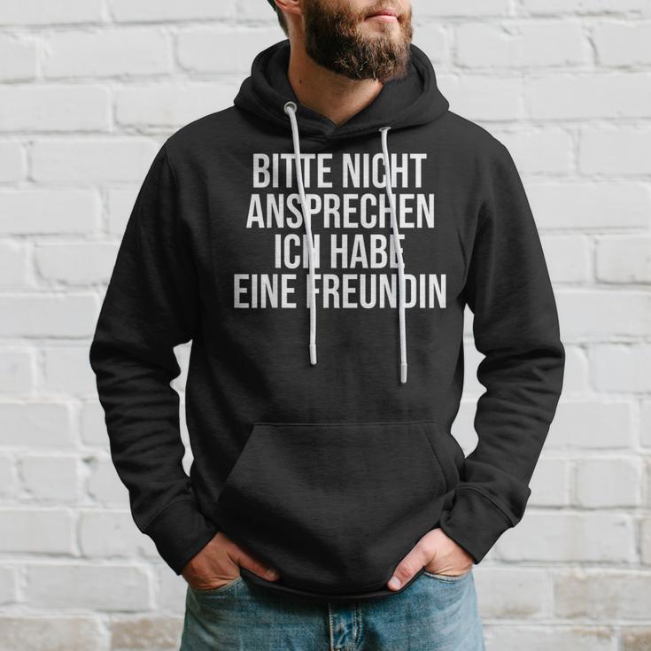 Bitte Nicht Ansprechen Ich Habe Eine Freundin Kapuzenpullover Geschenke für Ihn