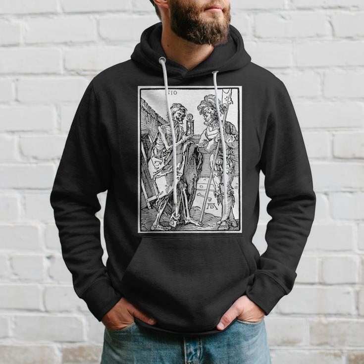 The Death And The Landsknecht By Albrecht Durer 1510 Kapuzenpullover Geschenke für Ihn