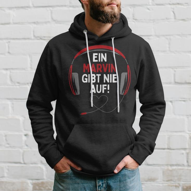 Gaming Headphones Ein Marvin Gibt Nie Auf Personalised Kapuzenpullover Geschenke für Ihn