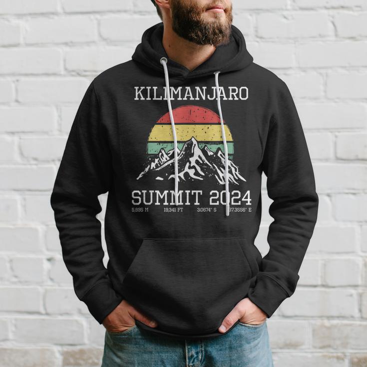 Gipfel Kilimanjaro 2024 Hiking Tanzania Retro Kapuzenpullover Geschenke für Ihn