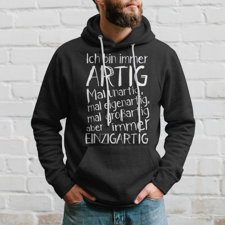 Ich Bin Immer Artig Mal Unartig Mal Eigenartig Mal Großartig Kapuzenpullover Geschenke für Ihn