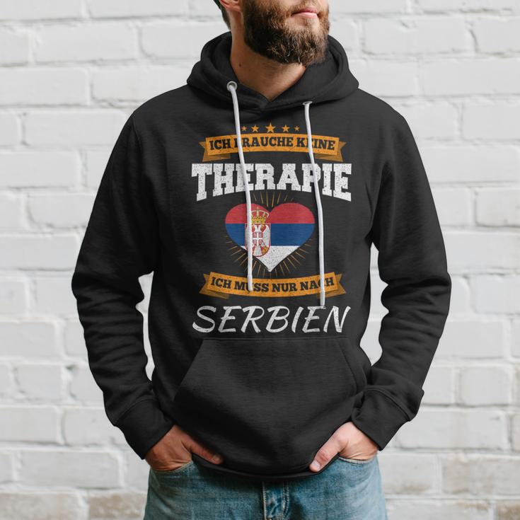 Ich Brauche Keine Therapie Ich Muss Nur Nach Serbien Kapuzenpullover Geschenke für Ihn