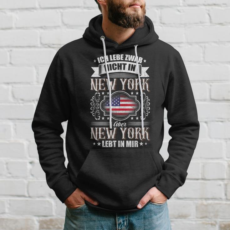 Ich Lebe Nicht In New York Aber New York Lebt In Mir Kapuzenpullover Geschenke für Ihn