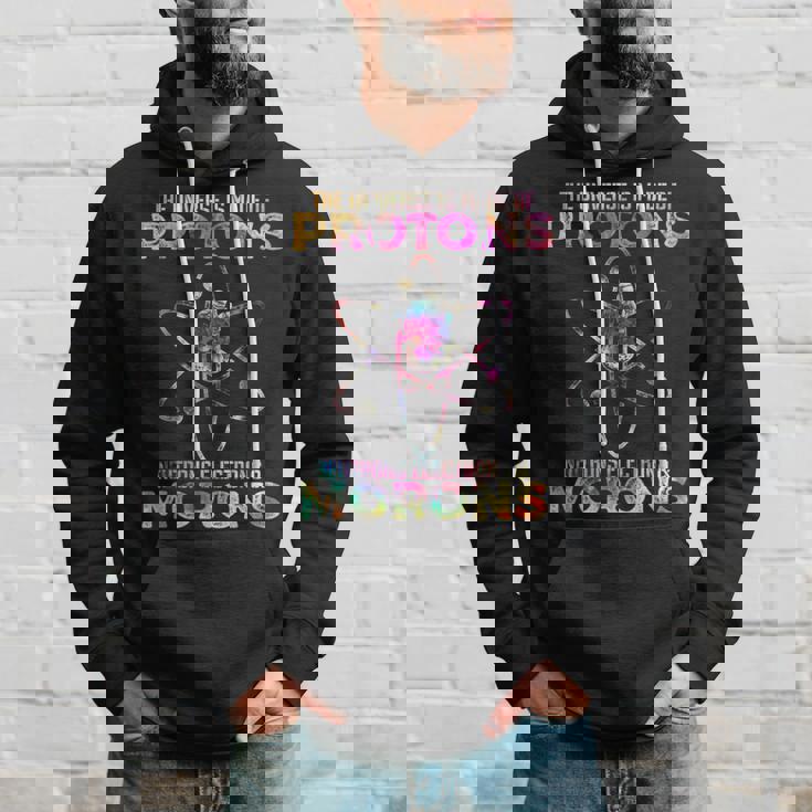 L'univers Est Fabriqué À Partir De Protons De Neutrons D'électrons Et De Morons Sweat à capuche Cadeaux pour lui