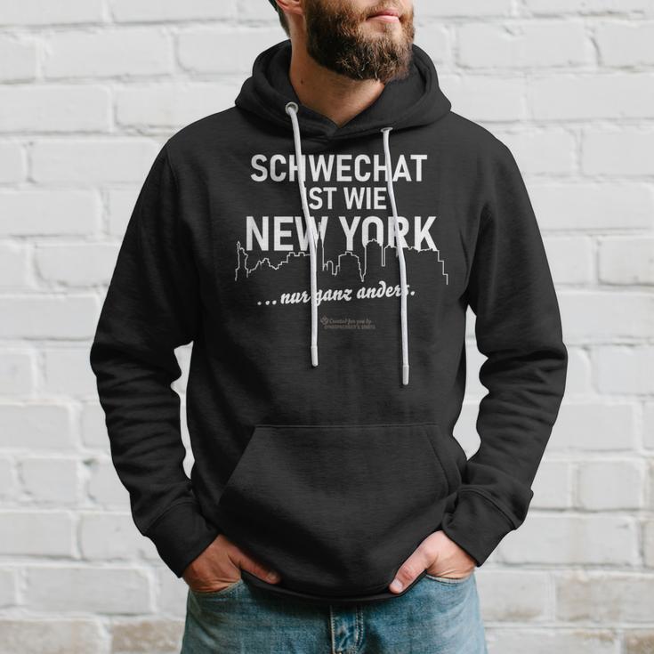 Schwarzat Ist Wie New York Nur Ganz Anders Schwarzat Ist Wie New Y Kapuzenpullover Geschenke für Ihn