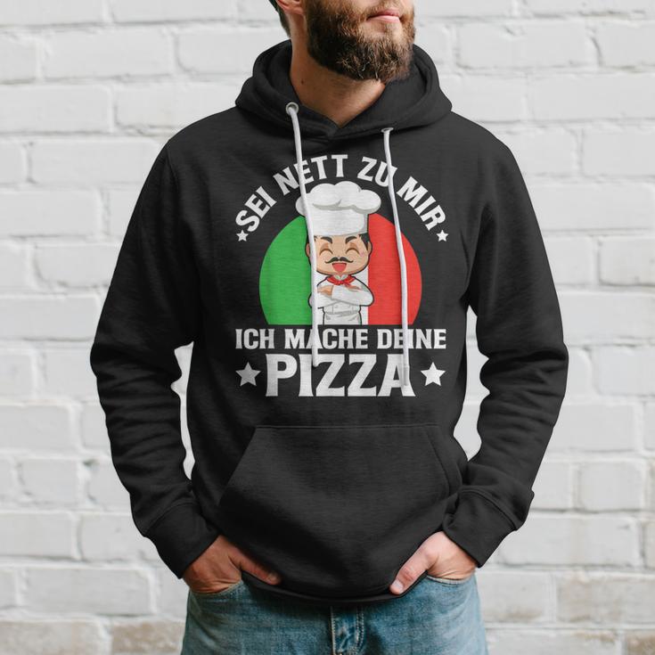 Sei Nett Zu Mir Ich Mache Deine Pizza Pizzabäcker Pizzeria Kapuzenpullover Geschenke für Ihn