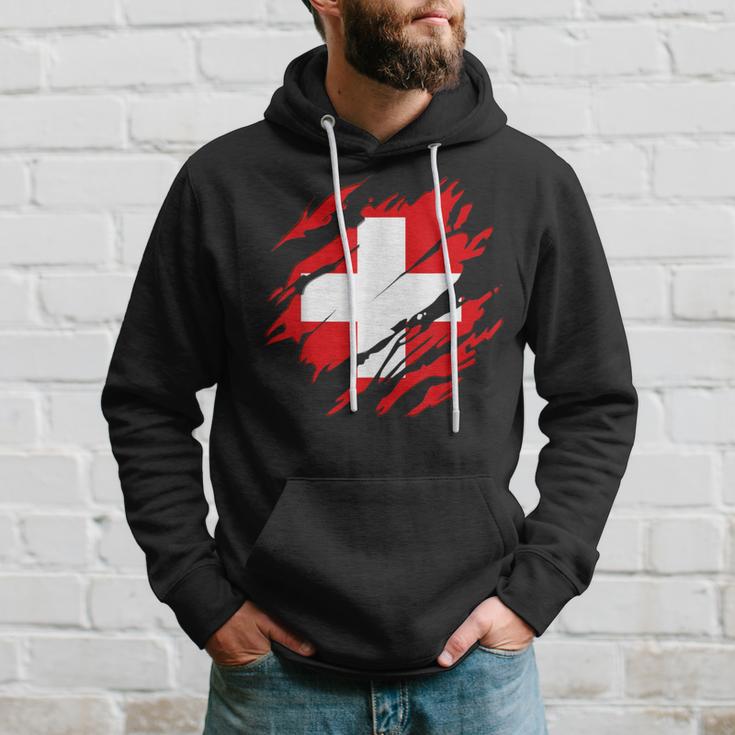 With Swiss Flag Of Switzerland Kapuzenpullover Geschenke für Ihn