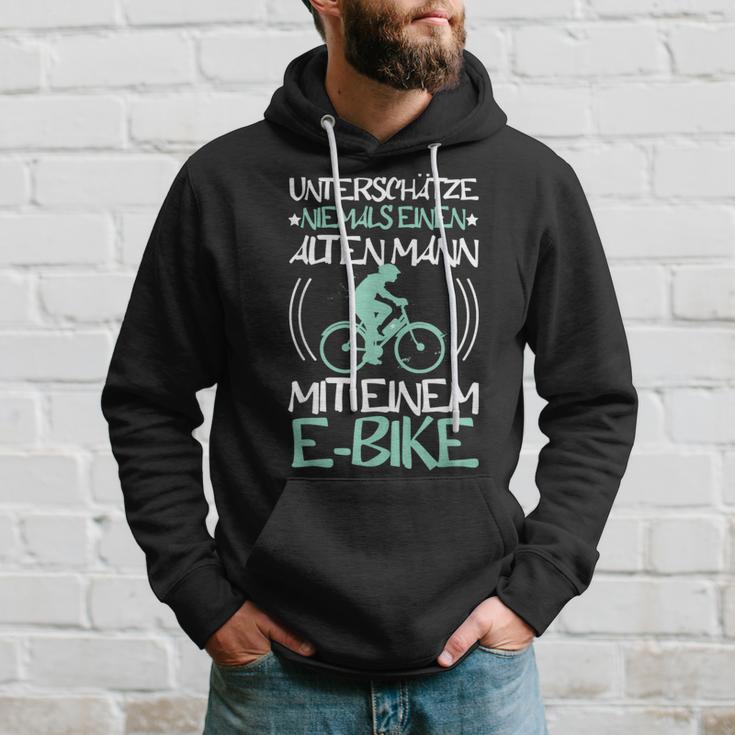 Unterschätze Niemals Alten Mann Mit Ebike Bicycle Cyclist Kapuzenpullover Geschenke für Ihn