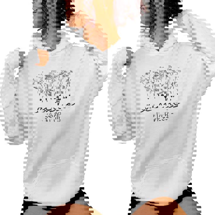 Auntie Est 2025 Promoted To Auntie 2025 Cute Aunt 2025 Women Hoodie