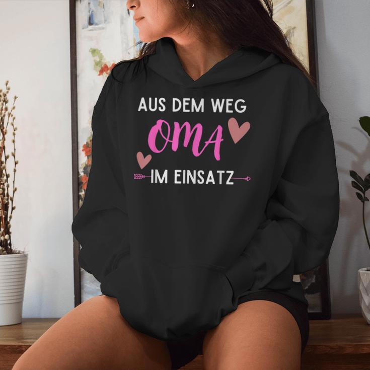 Grandma Aus Dem Weg Oma Im Einsatz Kapuzenpullover für Damen Geschenke für Sie