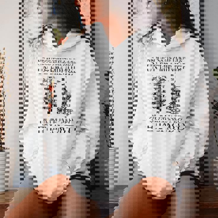 Ne Sous Estimez Jamais Une Mûre Qui Aime L'apéro Sweat à capuche femme Cadeaux pour elle