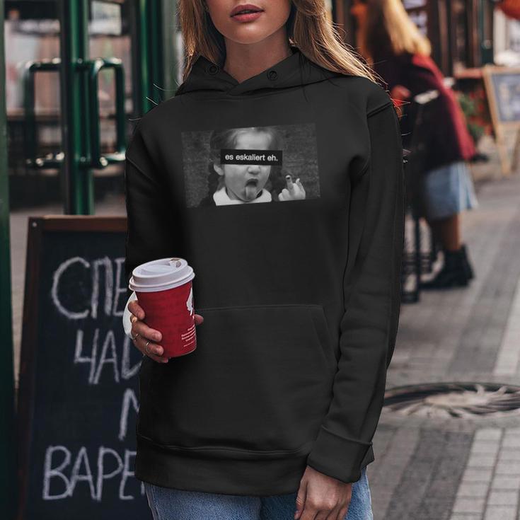 Es Eskaliert Eh Girl With Tongue & Middle Finger Beer Wine Kapuzenpullover für Damen Lustige Geschenke