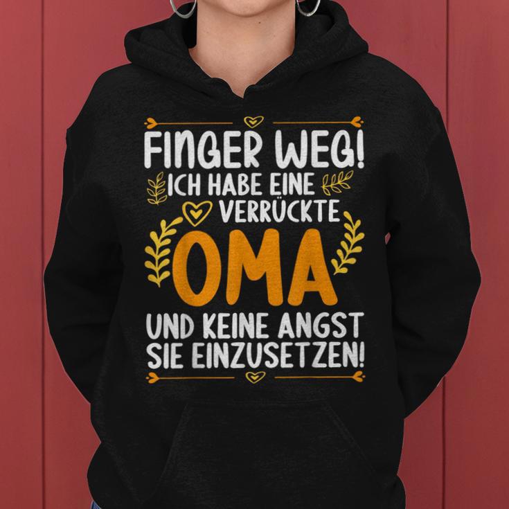 Finger Weg Ich Habe Eineerrückte Oma Und Keine Angst Oma S Kapuzenpullover für Damen