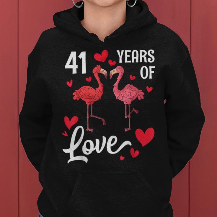 Flamingo-Ehemann Und Ehefrau Tanzen Zusammen Und Freuen Sich Über 41 Jahre Liebe Kapuzenpullover für Damen