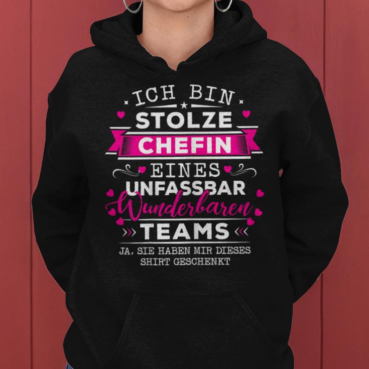 Women's With Saying For Die Chefin Im Büro Kapuzenpullover für Damen