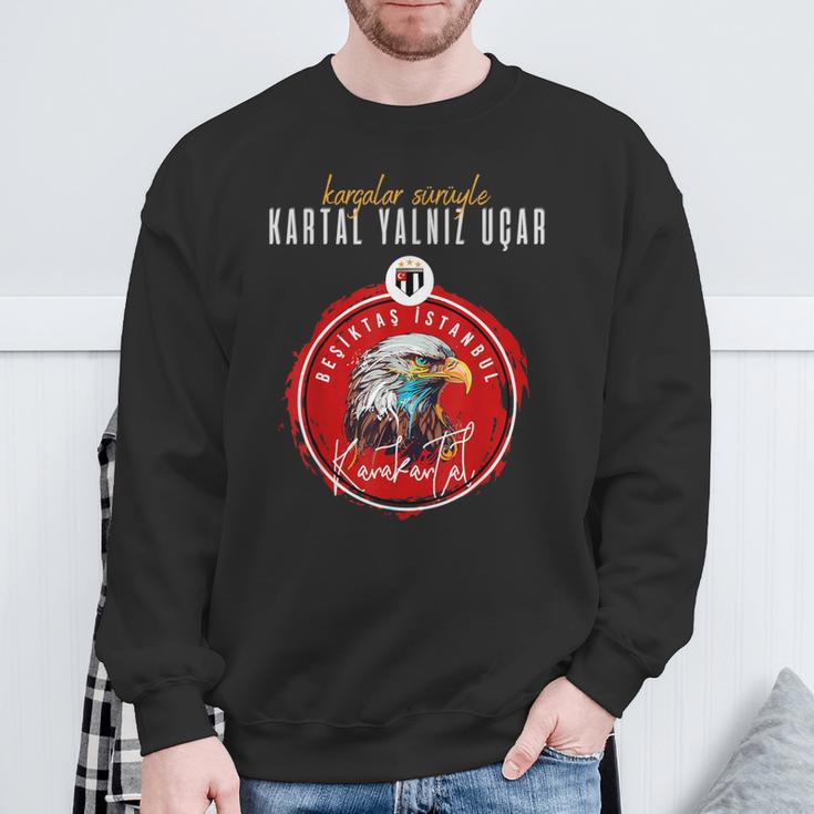 Besiktas Kartal Yalniz Ucar Dark Edition Sweatshirt Geschenke für alte Männer